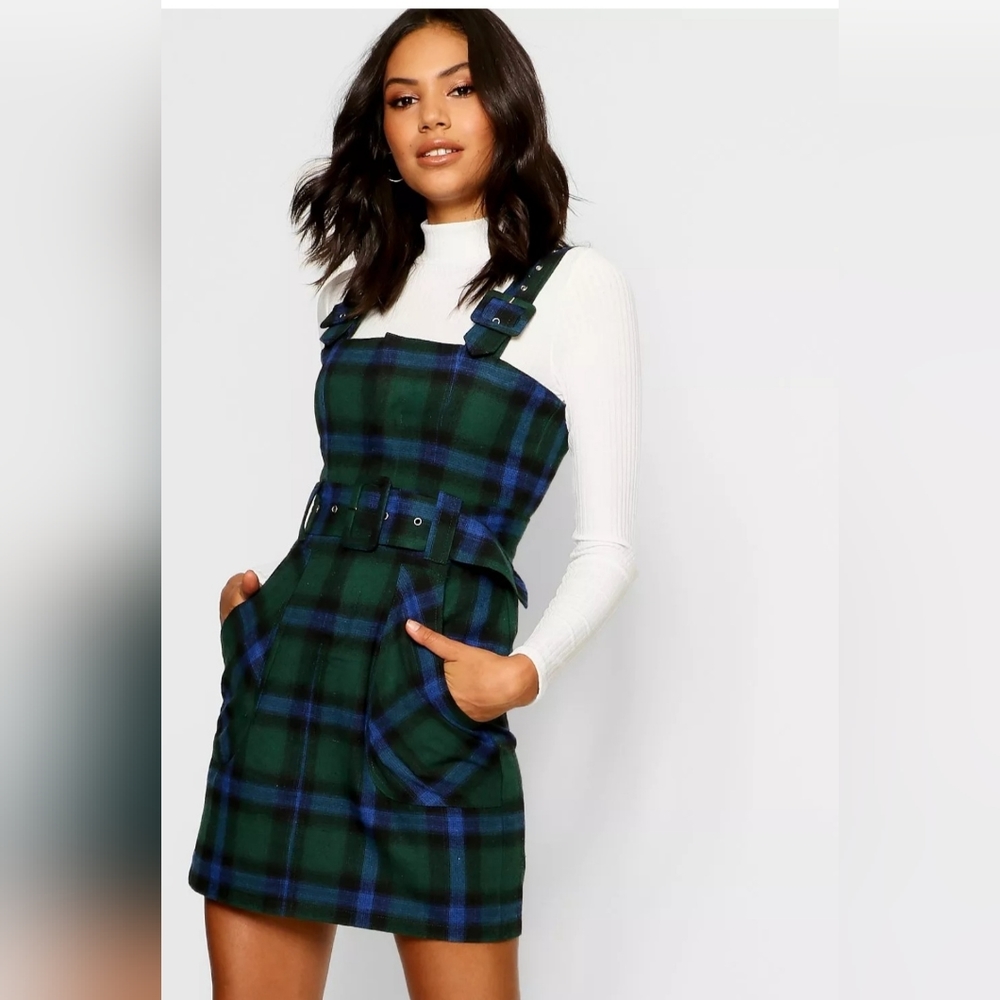 Boohoo size 6 Checked Buckled Pinafore Green and Navy plaid dress